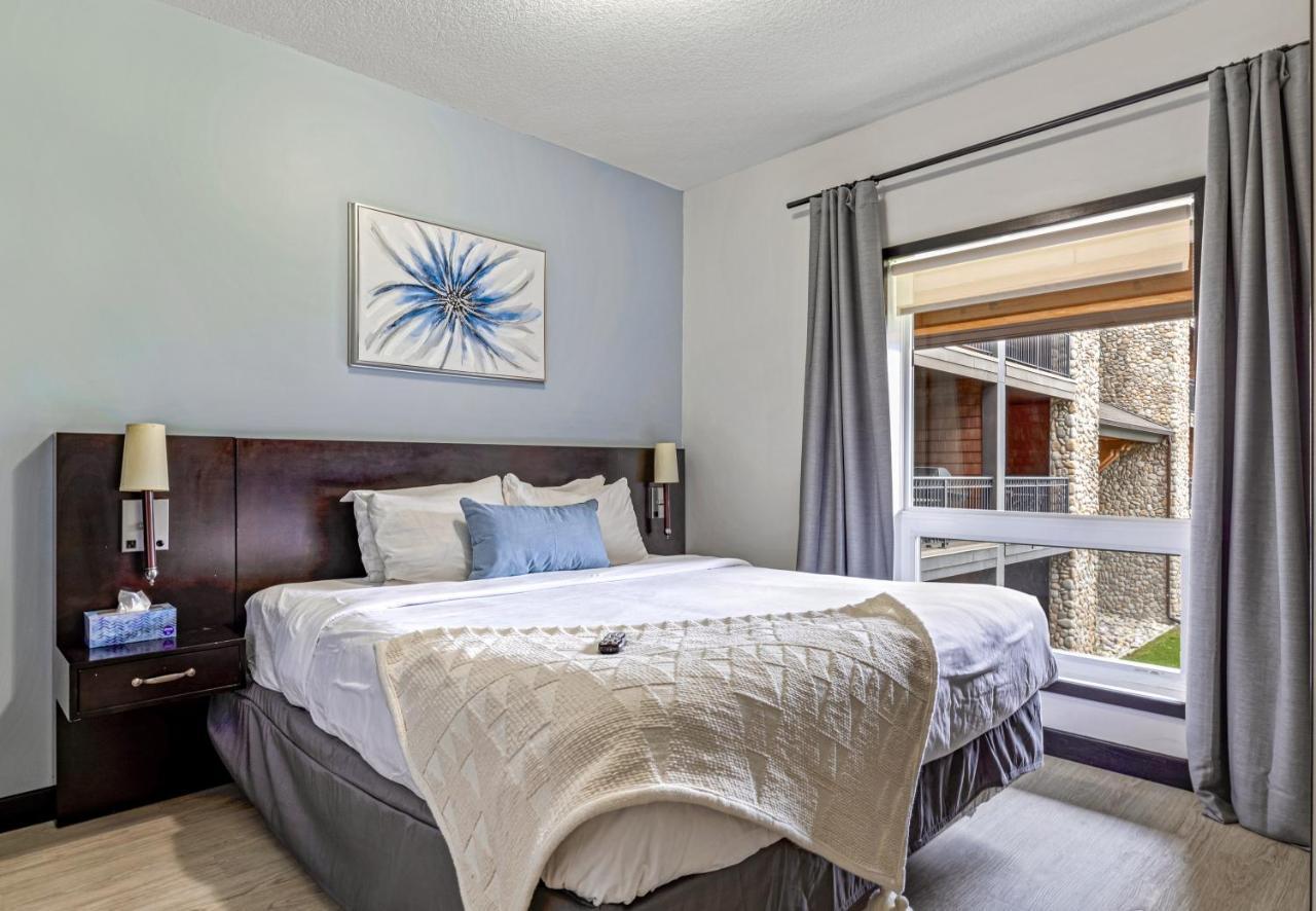 Outstanding Mountain Condo Waterslide And Hot Tub Managed By Little Sister Getaways Canmore Eksteriør billede