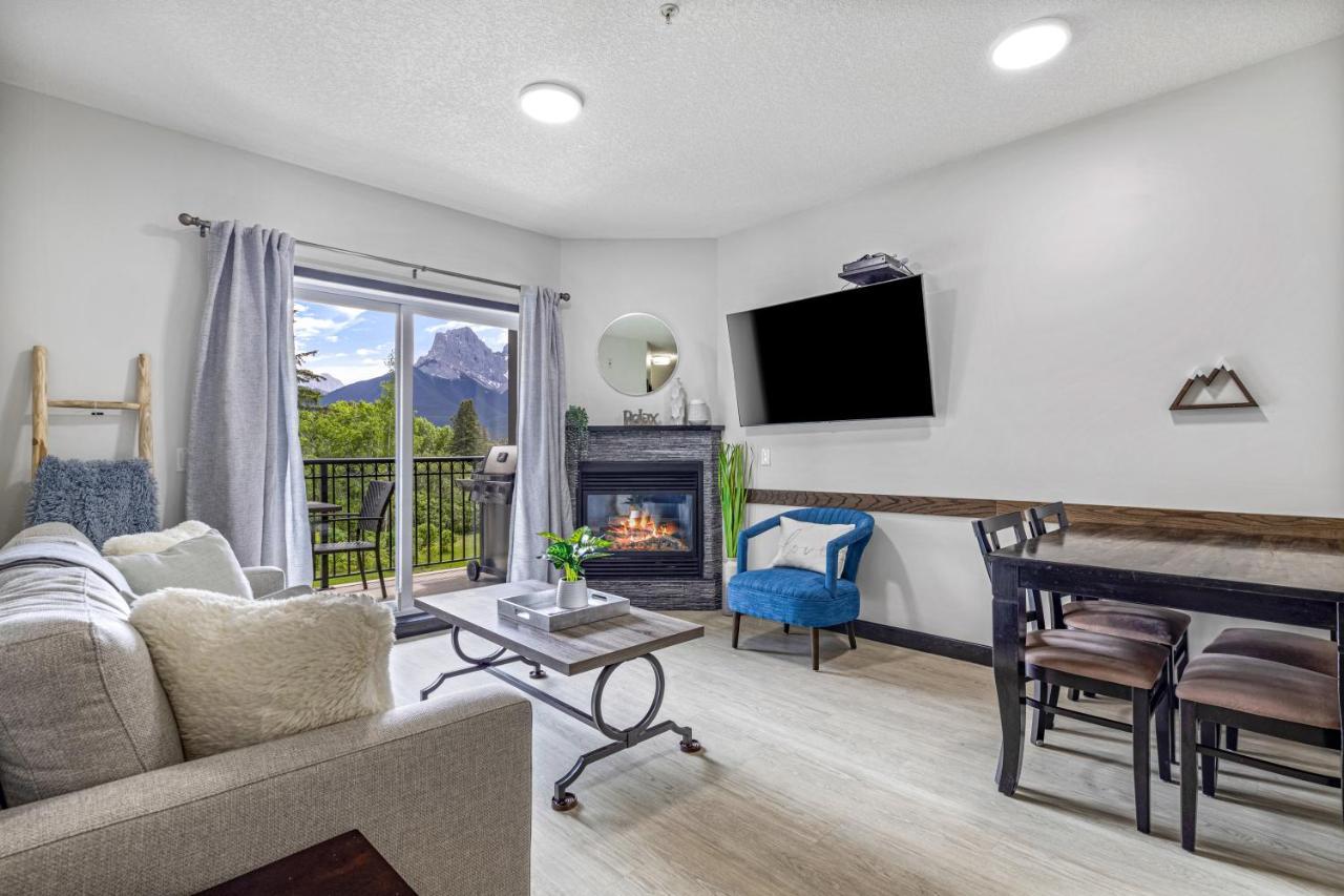 Outstanding Mountain Condo Waterslide And Hot Tub Managed By Little Sister Getaways Canmore Eksteriør billede