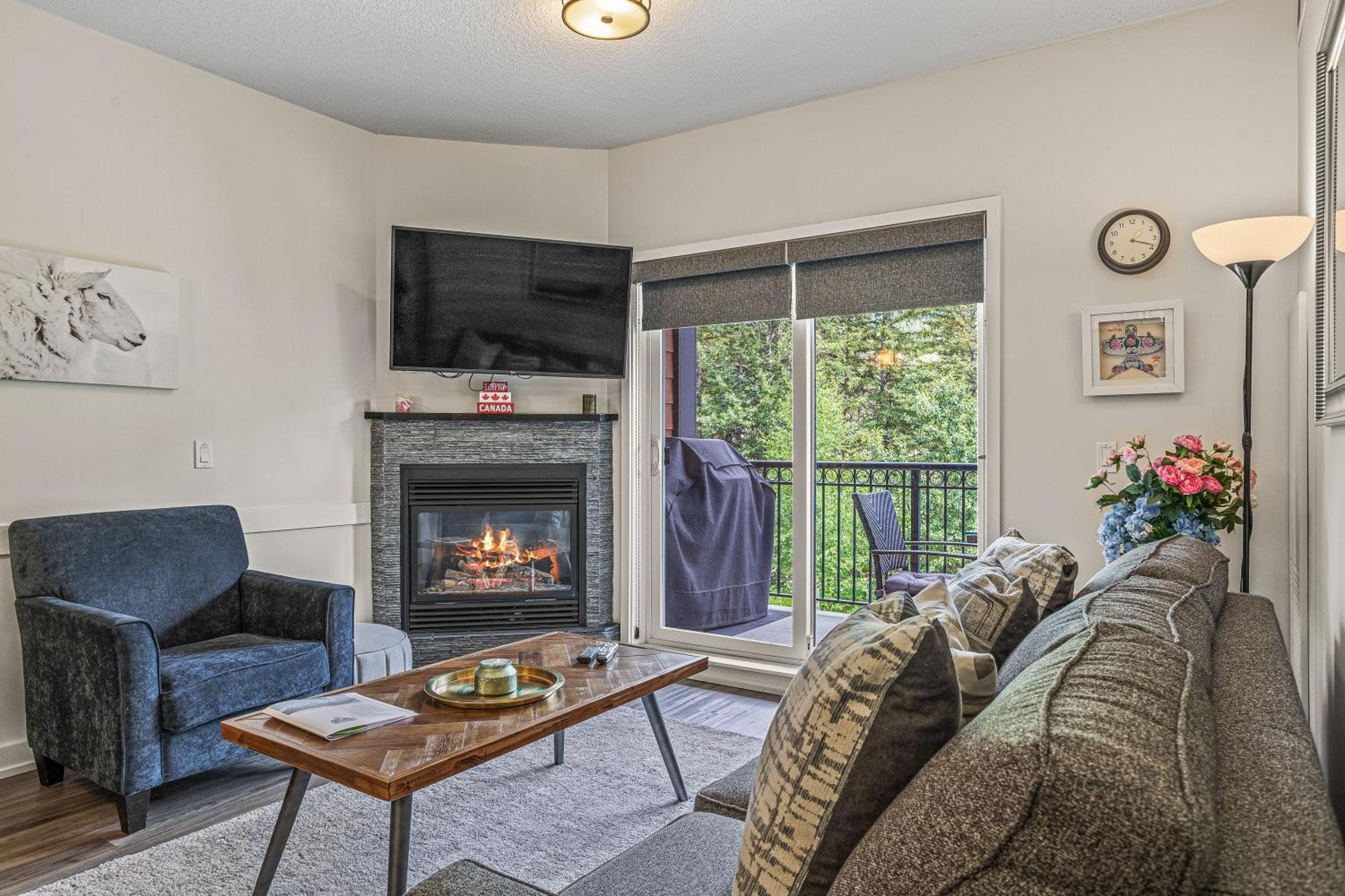 Outstanding Mountain Condo Waterslide And Hot Tub Managed By Little Sister Getaways Canmore Eksteriør billede