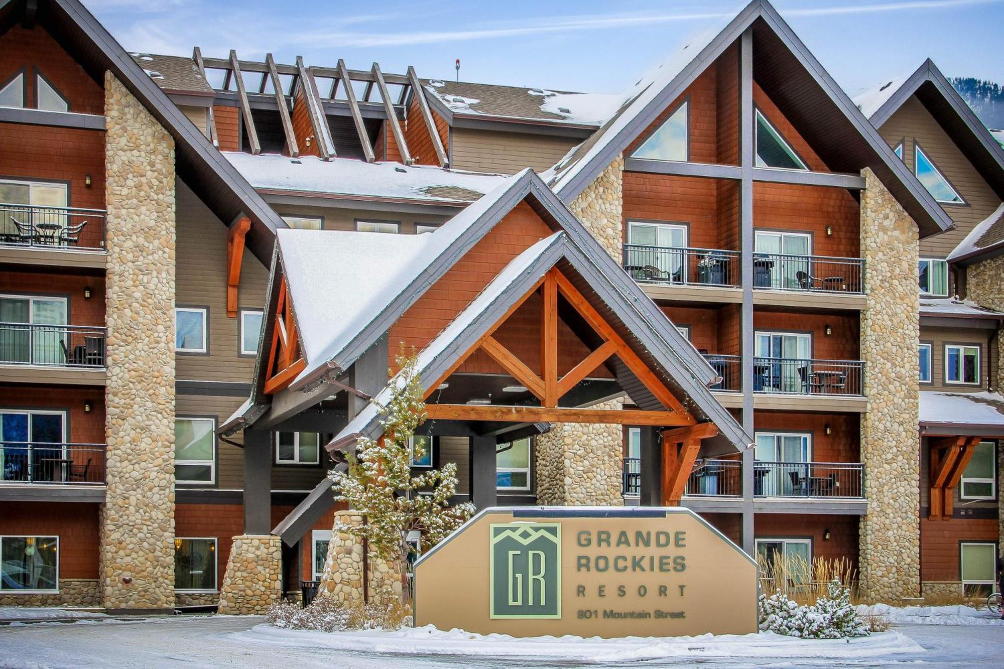 Outstanding Mountain Condo Waterslide And Hot Tub Managed By Little Sister Getaways Canmore Eksteriør billede