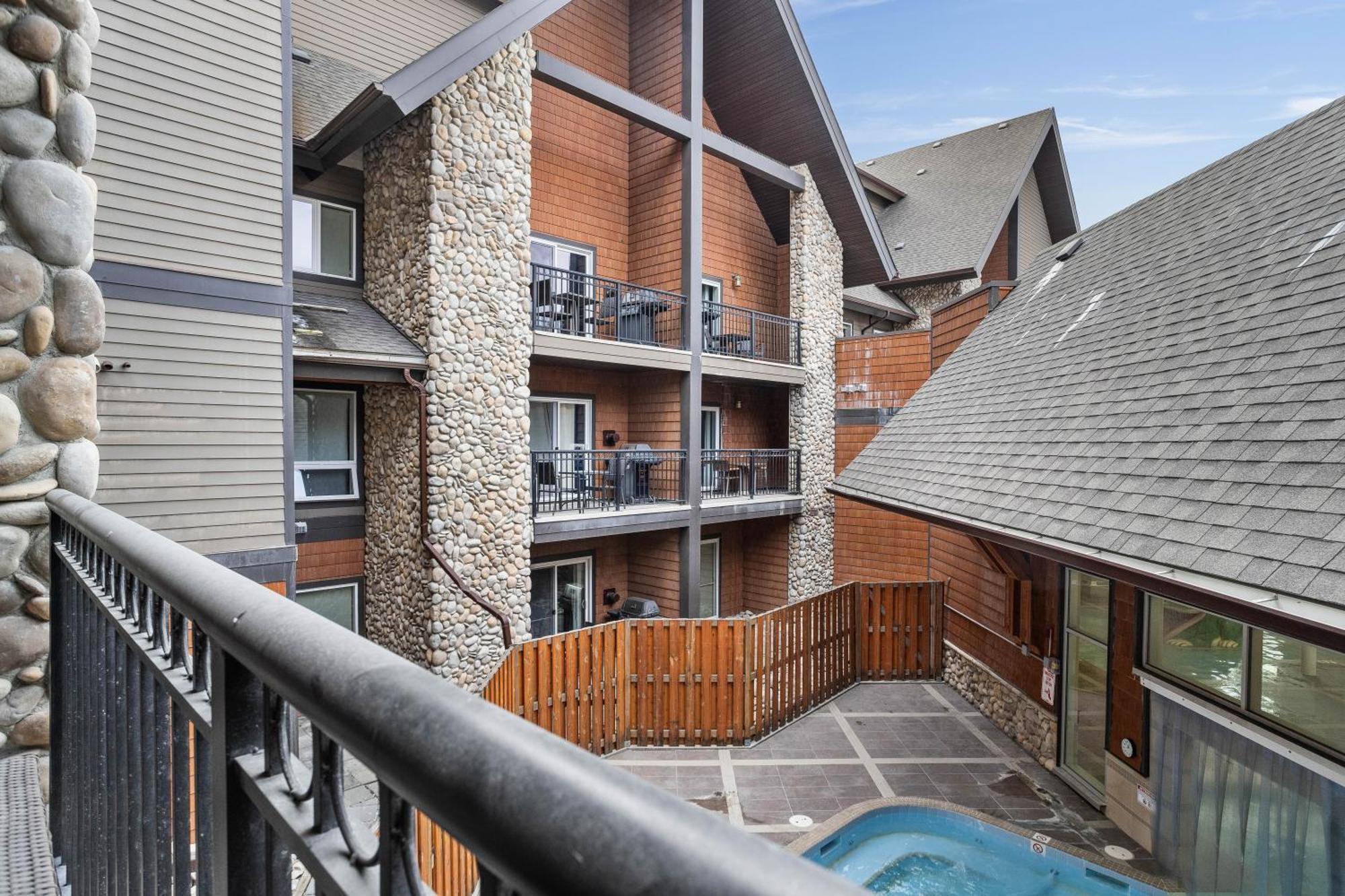 Outstanding Mountain Condo Waterslide And Hot Tub Managed By Little Sister Getaways Canmore Eksteriør billede